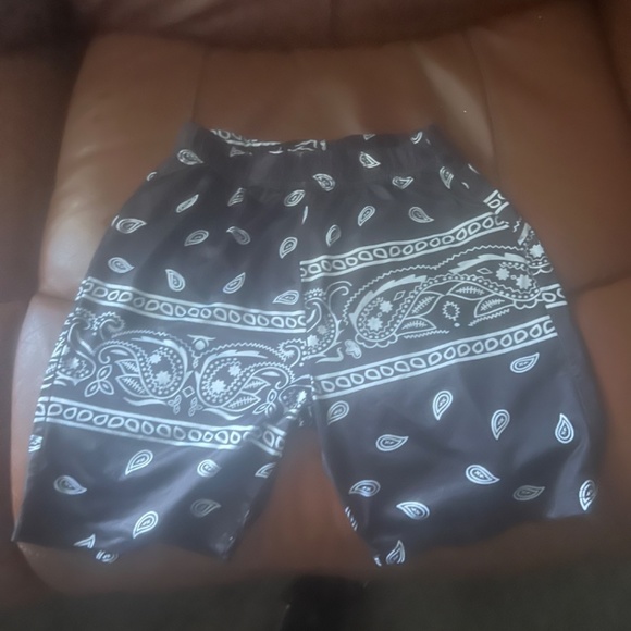 Clothes - Picture 9 of 16